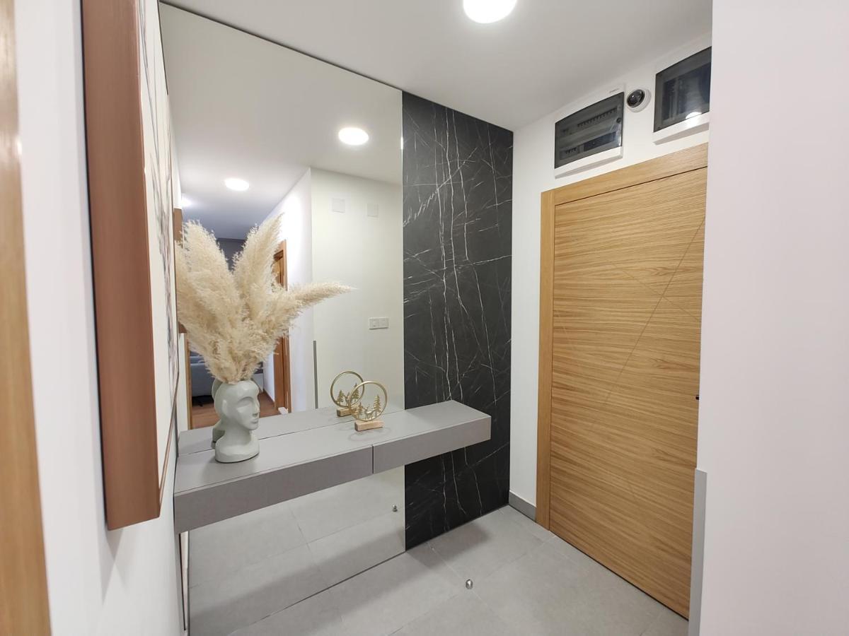 Velika Recepcija 27 Apartment
